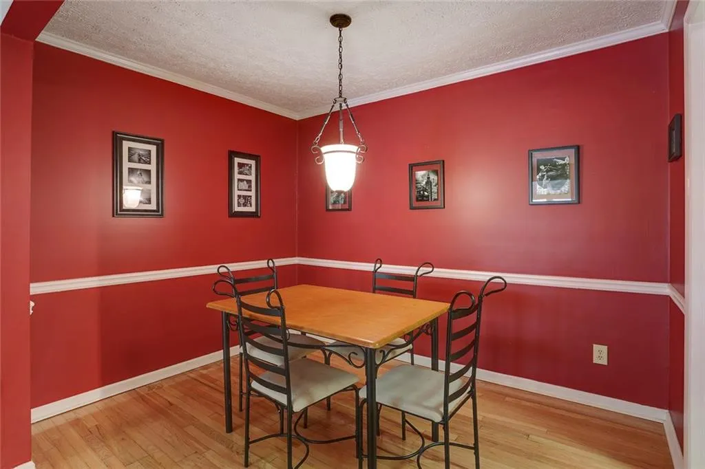 5141 Roswell Road Unit 10, Atlanta, Georgia 30342, 2 Bedrooms Bedrooms, ,1 BathroomBathrooms,Residential,Sold,5141 Roswell Road Unit 10,5586690