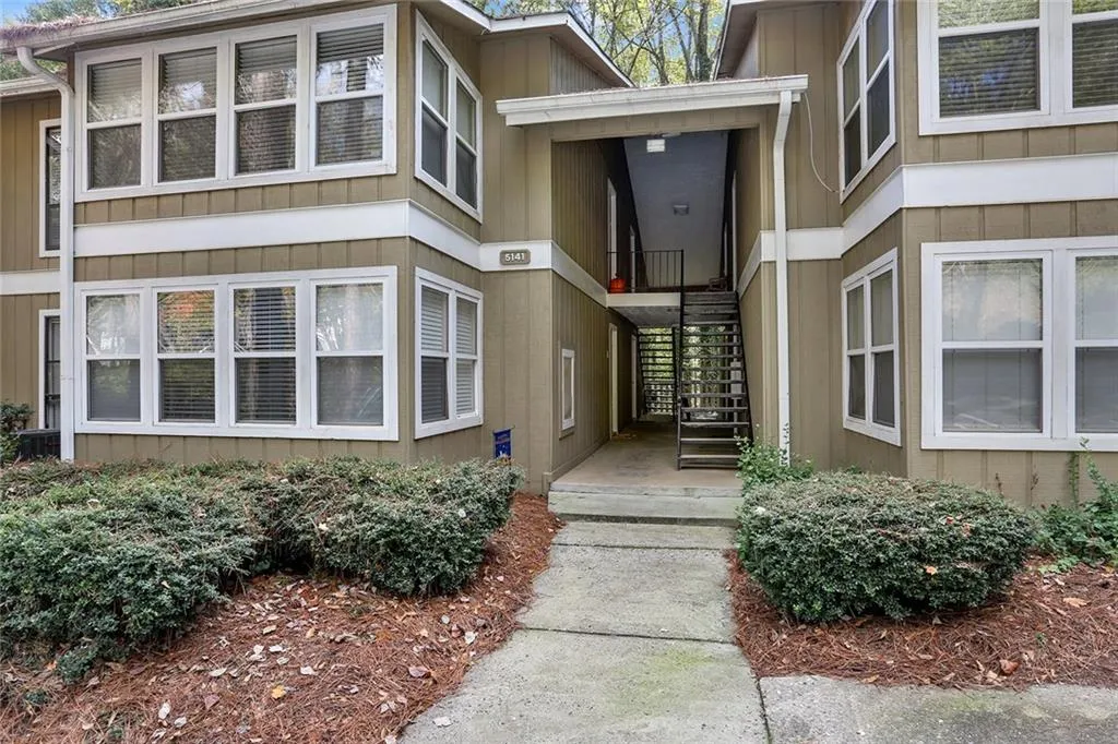 5141 Roswell Road Unit 10, Atlanta, Georgia 30342, 2 Bedrooms Bedrooms, ,1 BathroomBathrooms,Residential,Sold,5141 Roswell Road Unit 10,5586690