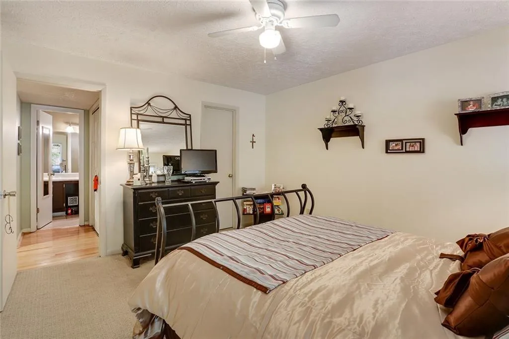 5141 Roswell Road Unit 10, Atlanta, Georgia 30342, 2 Bedrooms Bedrooms, ,1 BathroomBathrooms,Residential,Sold,5141 Roswell Road Unit 10,5586690