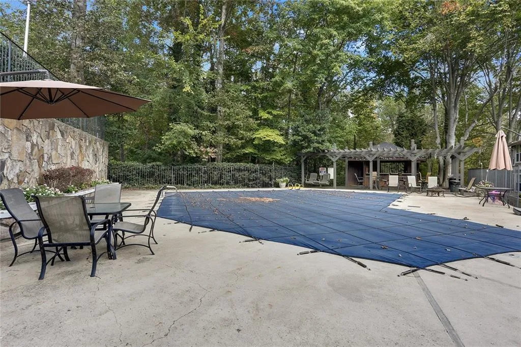 5141 Roswell Road Unit 10, Atlanta, Georgia 30342, 2 Bedrooms Bedrooms, ,1 BathroomBathrooms,Residential,Sold,5141 Roswell Road Unit 10,5586690