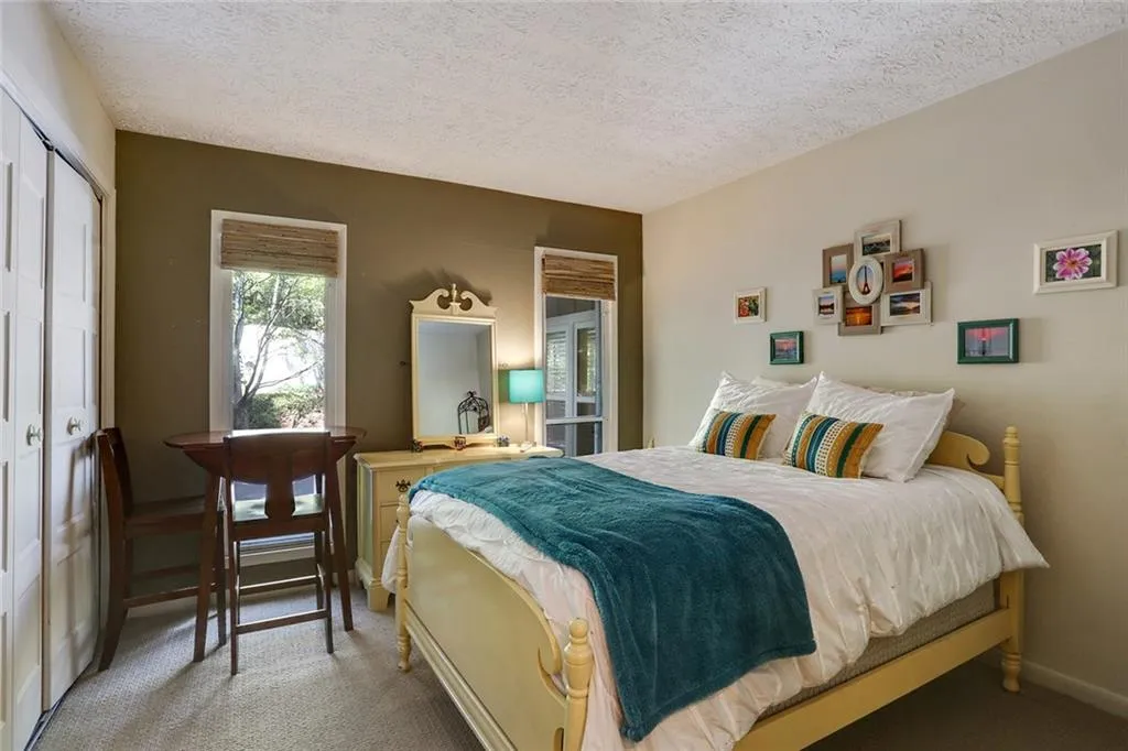 5141 Roswell Road Unit 10, Atlanta, Georgia 30342, 2 Bedrooms Bedrooms, ,1 BathroomBathrooms,Residential,Sold,5141 Roswell Road Unit 10,5586690