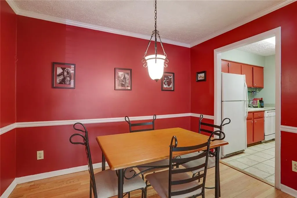 5141 Roswell Road Unit 10, Atlanta, Georgia 30342, 2 Bedrooms Bedrooms, ,1 BathroomBathrooms,Residential,Sold,5141 Roswell Road Unit 10,5586690