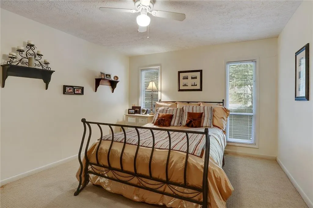 5141 Roswell Road Unit 10, Atlanta, Georgia 30342, 2 Bedrooms Bedrooms, ,1 BathroomBathrooms,Residential,Sold,5141 Roswell Road Unit 10,5586690