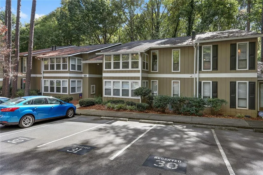 5141 Roswell Road Unit 10, Atlanta, Georgia 30342, 2 Bedrooms Bedrooms, ,1 BathroomBathrooms,Residential,Sold,5141 Roswell Road Unit 10,5586690