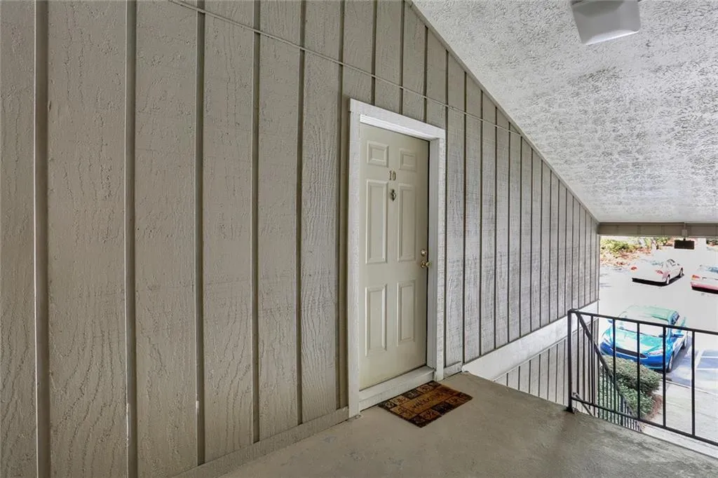 5141 Roswell Road Unit 10, Atlanta, Georgia 30342, 2 Bedrooms Bedrooms, ,1 BathroomBathrooms,Residential,Sold,5141 Roswell Road Unit 10,5586690
