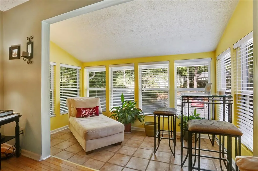 5141 Roswell Road Unit 10, Atlanta, Georgia 30342, 2 Bedrooms Bedrooms, ,1 BathroomBathrooms,Residential,Sold,5141 Roswell Road Unit 10,5586690