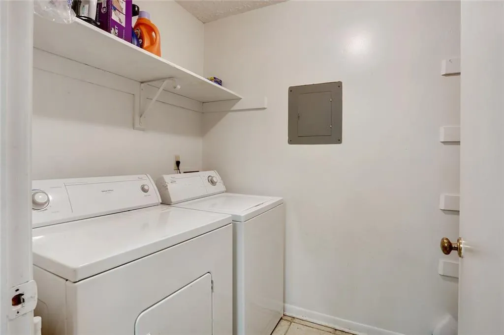 5141 Roswell Road Unit 10, Atlanta, Georgia 30342, 2 Bedrooms Bedrooms, ,1 BathroomBathrooms,Residential,Sold,5141 Roswell Road Unit 10,5586690