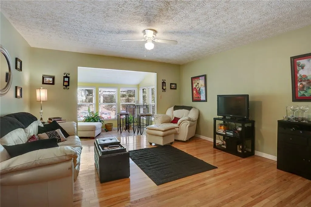 5141 Roswell Road Unit 10, Atlanta, Georgia 30342, 2 Bedrooms Bedrooms, ,1 BathroomBathrooms,Residential,Sold,5141 Roswell Road Unit 10,5586690