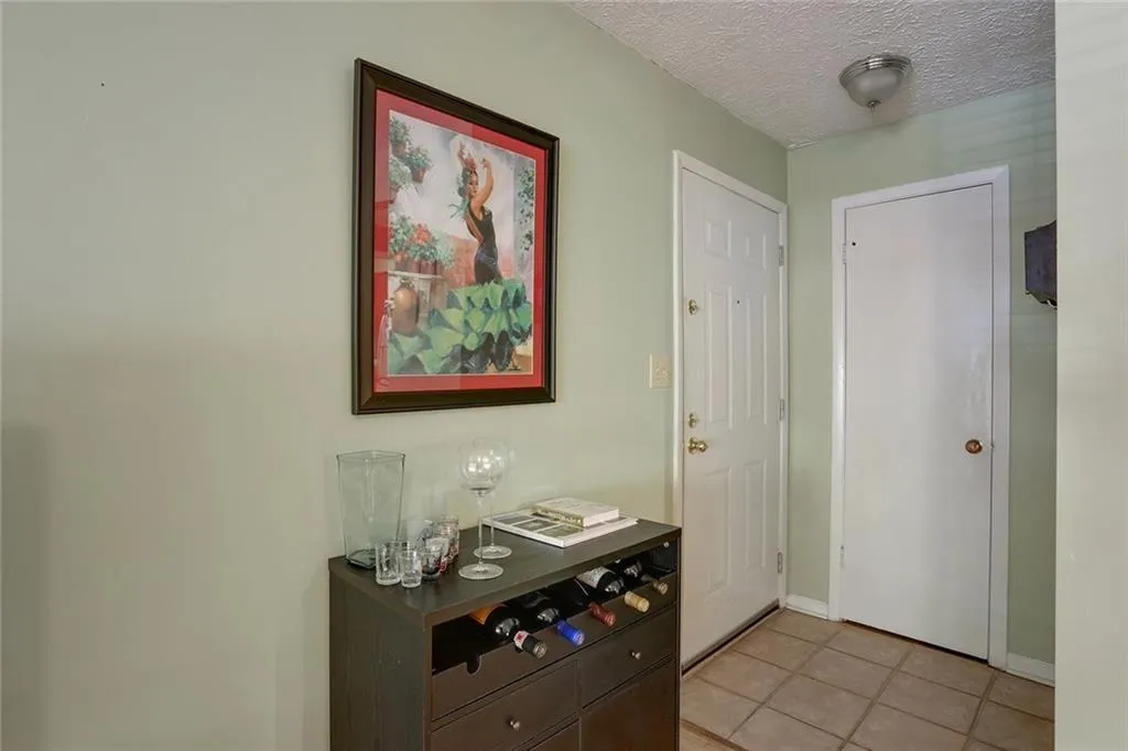 5141 Roswell Road Unit 10, Atlanta, Georgia 30342, 2 Bedrooms Bedrooms, ,1 BathroomBathrooms,Residential,Sold,5141 Roswell Road Unit 10,5586690