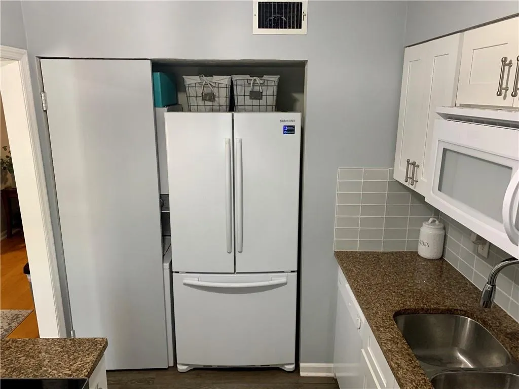 6700 Roswell Road Unit 24c, Atlanta, Georgia 30328, 2 Bedrooms Bedrooms, ,2 BathroomsBathrooms,Residential,Sold,6700 Roswell Road Unit 24c,6926014
