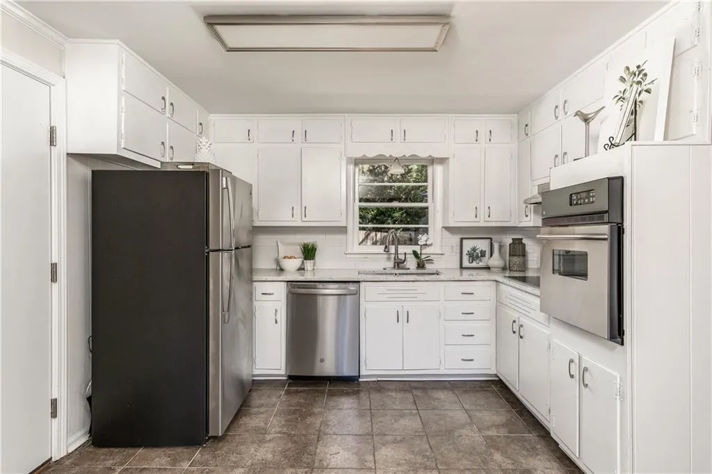 230 Brook Drive, Sandy Springs, Georgia 30328, 3 Bedrooms Bedrooms, ,2 BathroomsBathrooms,Residential,Sold,230 Brook Drive,6866494