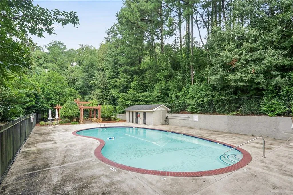 6940 Roswell Road Unit 15c, Atlanta, Georgia 30328, 2 Bedrooms Bedrooms, ,1 BathroomBathrooms,Residential,Sold,6940 Roswell Road Unit 15c,6773793