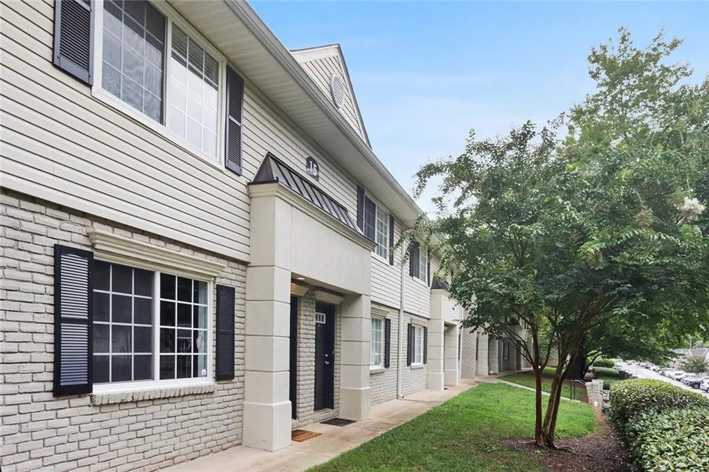 6940 Roswell Road Unit 15c, Atlanta, Georgia 30328, 2 Bedrooms Bedrooms, ,1 BathroomBathrooms,Residential,Sold,6940 Roswell Road Unit 15c,6773793