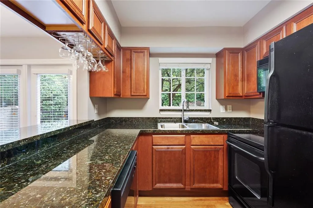 6940 Roswell Road Unit 15c, Atlanta, Georgia 30328, 2 Bedrooms Bedrooms, ,1 BathroomBathrooms,Residential,Sold,6940 Roswell Road Unit 15c,6773793