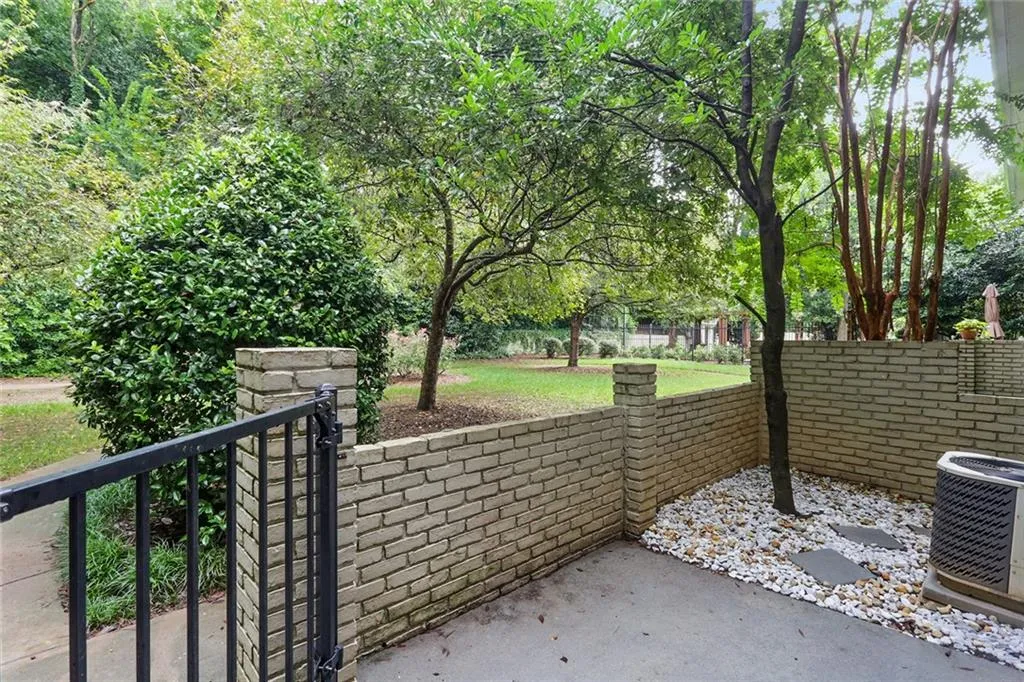 6940 Roswell Road Unit 15c, Atlanta, Georgia 30328, 2 Bedrooms Bedrooms, ,1 BathroomBathrooms,Residential,Sold,6940 Roswell Road Unit 15c,6773793
