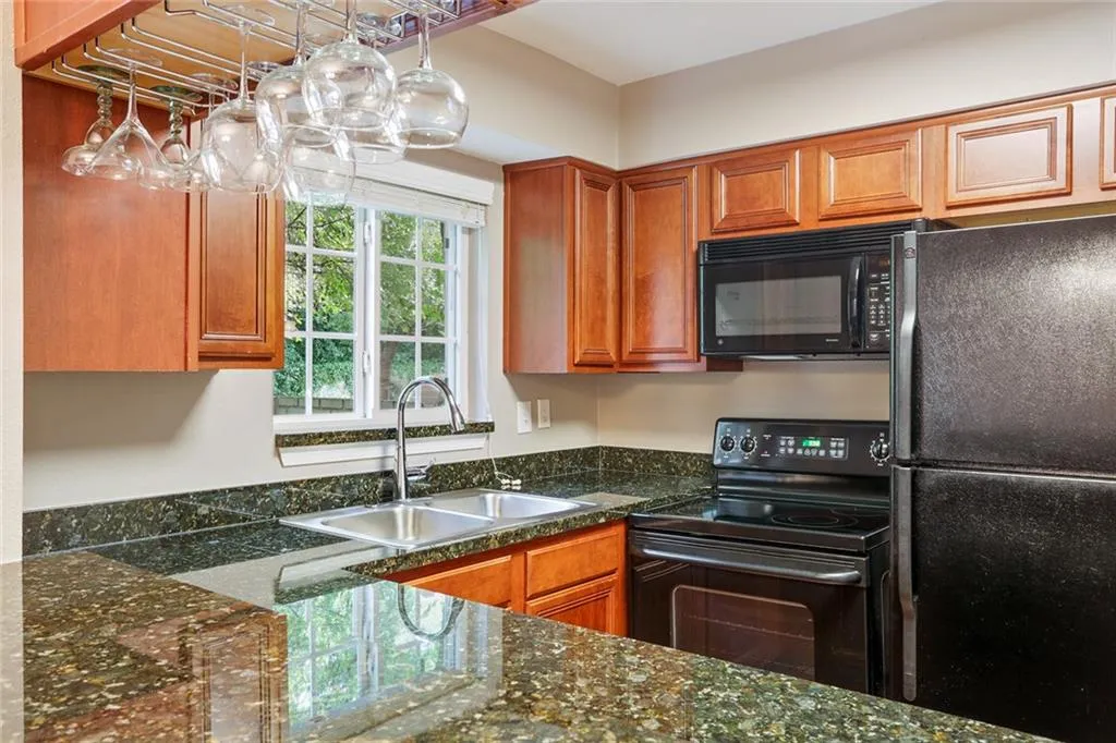 6940 Roswell Road Unit 15c, Atlanta, Georgia 30328, 2 Bedrooms Bedrooms, ,1 BathroomBathrooms,Residential,Sold,6940 Roswell Road Unit 15c,6773793