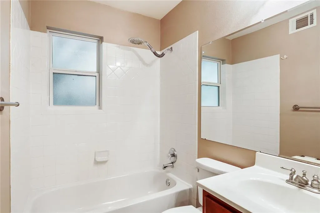 6940 Roswell Road Unit 15c, Atlanta, Georgia 30328, 2 Bedrooms Bedrooms, ,1 BathroomBathrooms,Residential,Sold,6940 Roswell Road Unit 15c,6773793