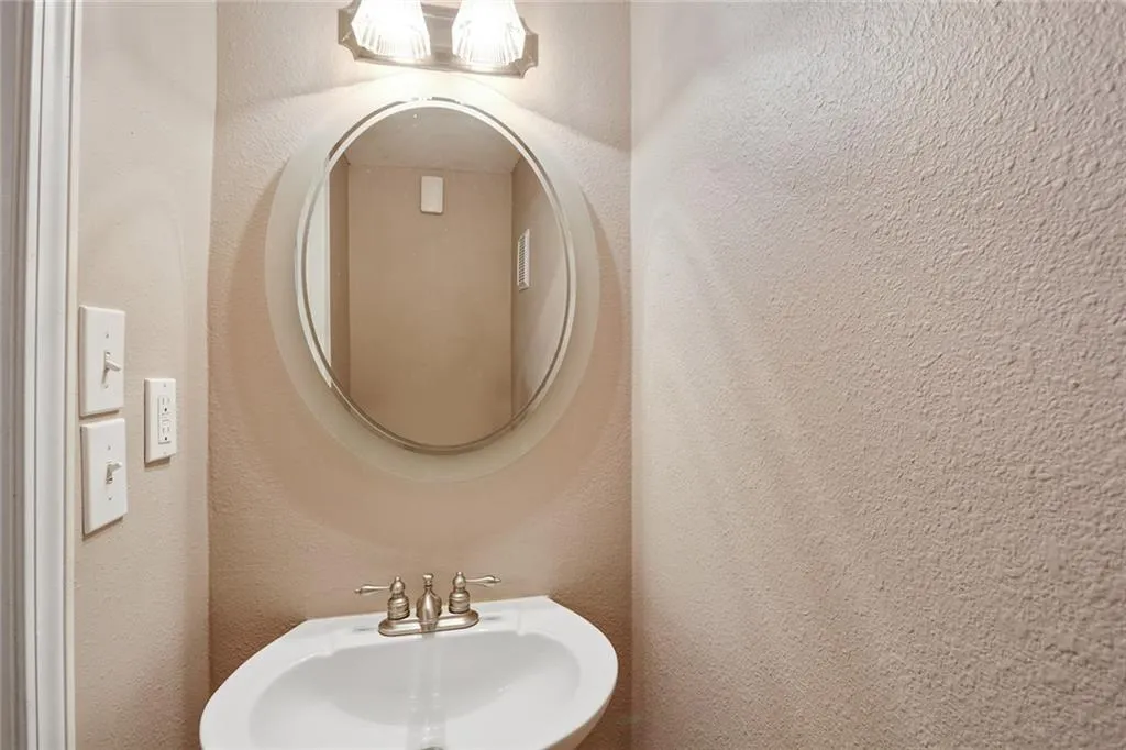6940 Roswell Road Unit 15c, Atlanta, Georgia 30328, 2 Bedrooms Bedrooms, ,1 BathroomBathrooms,Residential,Sold,6940 Roswell Road Unit 15c,6773793