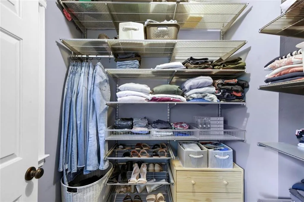 214 Peachtree Hollow Court Ne, Atlanta, Georgia 30328, 2 Bedrooms Bedrooms, ,2 BathroomsBathrooms,Residential,Sold,214 Peachtree Hollow Court Ne,7210362