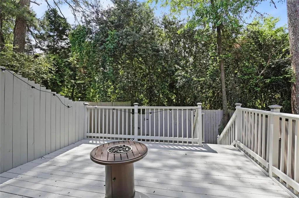 214 Peachtree Hollow Court Ne, Atlanta, Georgia 30328, 2 Bedrooms Bedrooms, ,2 BathroomsBathrooms,Residential,Sold,214 Peachtree Hollow Court Ne,7210362