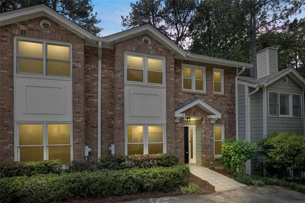 214 Peachtree Hollow Court Ne, Atlanta, Georgia 30328, 2 Bedrooms Bedrooms, ,2 BathroomsBathrooms,Residential,Sold,214 Peachtree Hollow Court Ne,7210362