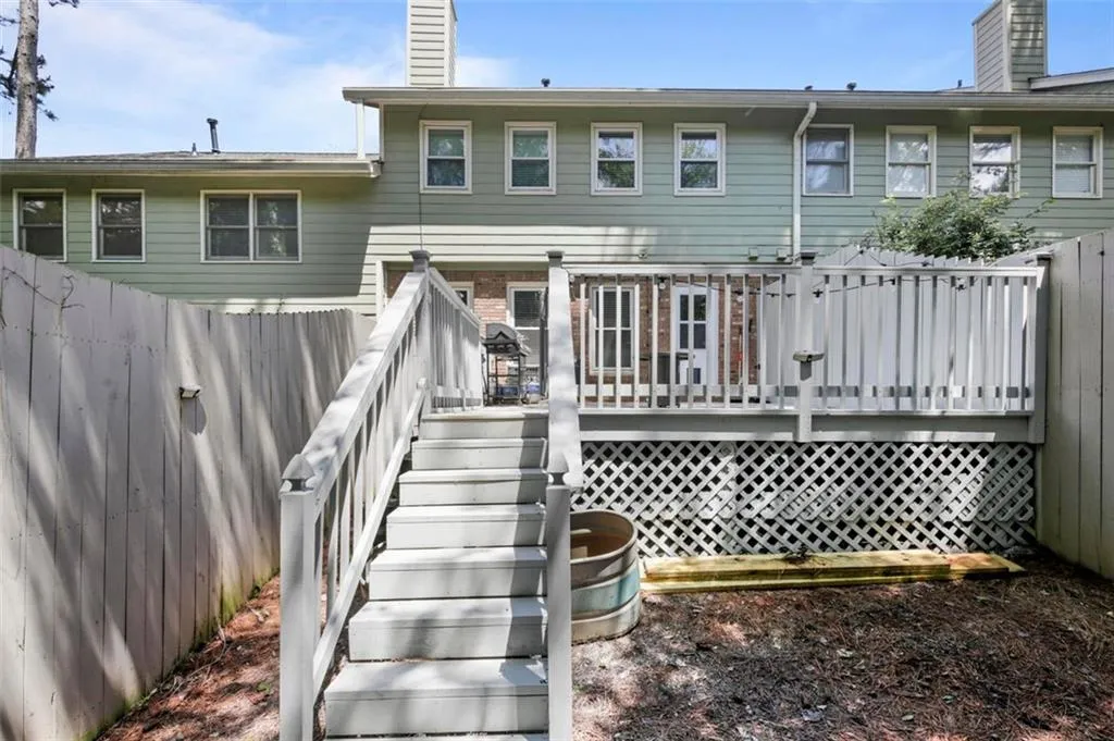 214 Peachtree Hollow Court Ne, Atlanta, Georgia 30328, 2 Bedrooms Bedrooms, ,2 BathroomsBathrooms,Residential,Sold,214 Peachtree Hollow Court Ne,7210362