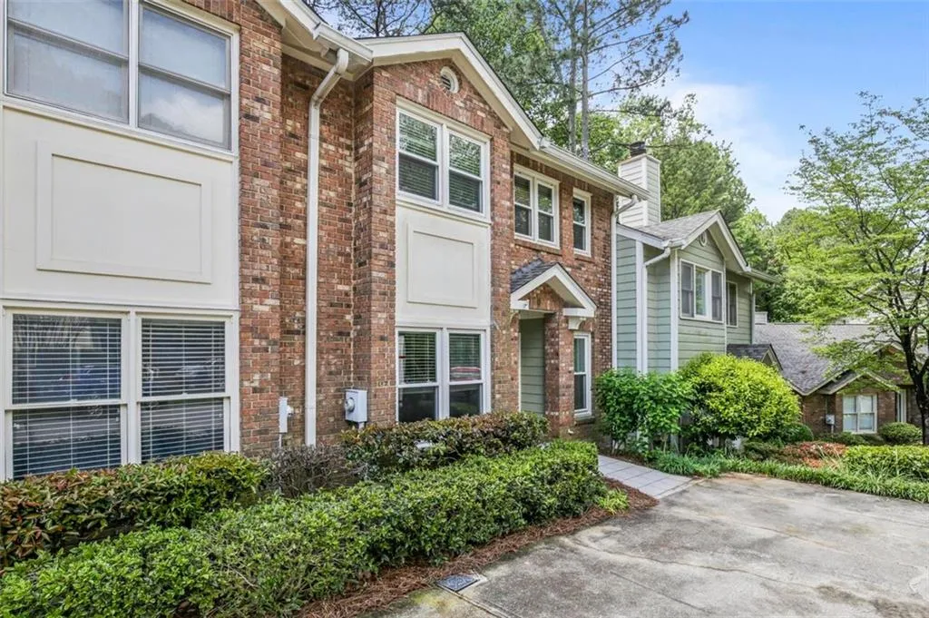 214 Peachtree Hollow Court Ne, Atlanta, Georgia 30328, 2 Bedrooms Bedrooms, ,2 BathroomsBathrooms,Residential,Sold,214 Peachtree Hollow Court Ne,7210362