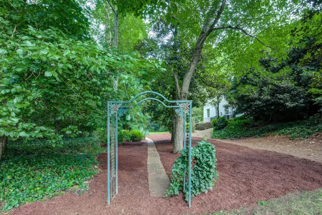 4925 Jett Road, Atlanta, Georgia 30327, 6 Bedrooms Bedrooms, ,6 BathroomsBathrooms,Residential,Sold,4925 Jett Road,6756206