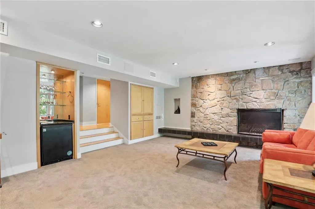 535 Amberidge Trail, Sandy Springs, Georgia 30328, 5 Bedrooms Bedrooms, ,4 BathroomsBathrooms,Residential,Sold,535 Amberidge Trail,7111268