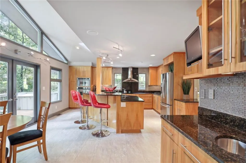 535 Amberidge Trail, Sandy Springs, Georgia 30328, 5 Bedrooms Bedrooms, ,4 BathroomsBathrooms,Residential,Sold,535 Amberidge Trail,7111268