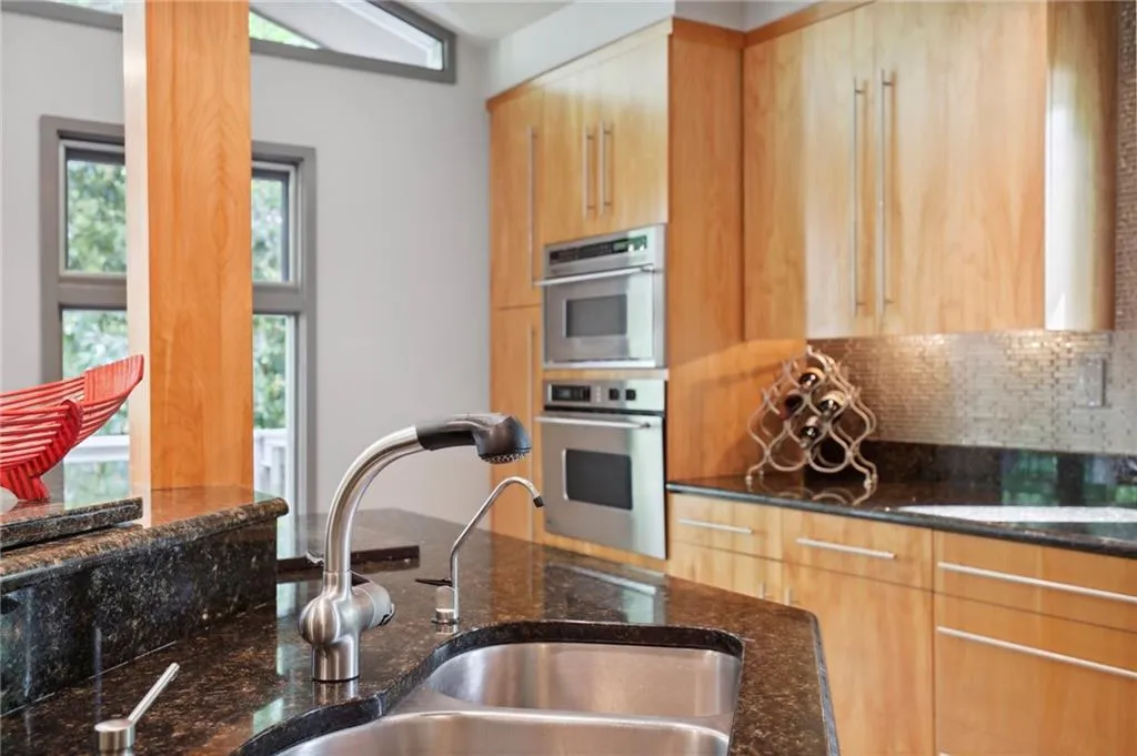 535 Amberidge Trail, Sandy Springs, Georgia 30328, 5 Bedrooms Bedrooms, ,4 BathroomsBathrooms,Residential,Sold,535 Amberidge Trail,7111268