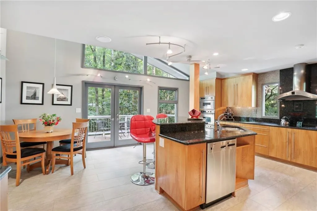 535 Amberidge Trail, Sandy Springs, Georgia 30328, 5 Bedrooms Bedrooms, ,4 BathroomsBathrooms,Residential,Sold,535 Amberidge Trail,7111268