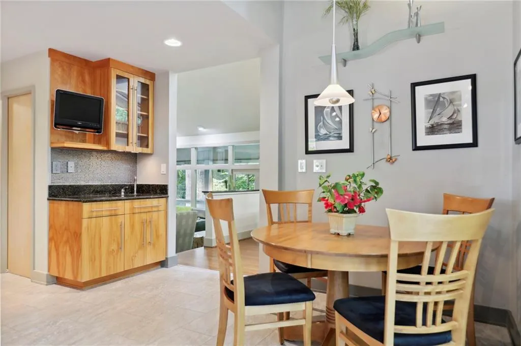 535 Amberidge Trail, Sandy Springs, Georgia 30328, 5 Bedrooms Bedrooms, ,4 BathroomsBathrooms,Residential,Sold,535 Amberidge Trail,7111268