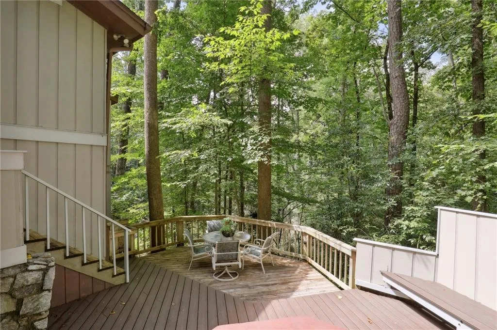 535 Amberidge Trail, Sandy Springs, Georgia 30328, 5 Bedrooms Bedrooms, ,4 BathroomsBathrooms,Residential,Sold,535 Amberidge Trail,7111268