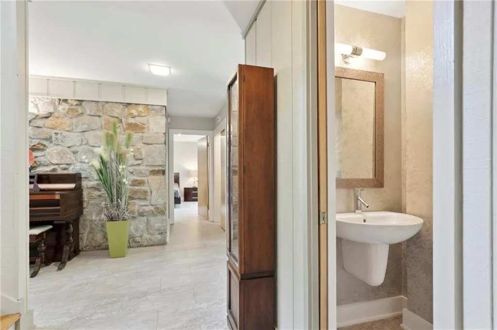 535 Amberidge Trail, Sandy Springs, Georgia 30328, 5 Bedrooms Bedrooms, ,4 BathroomsBathrooms,Residential,Sold,535 Amberidge Trail,7111268