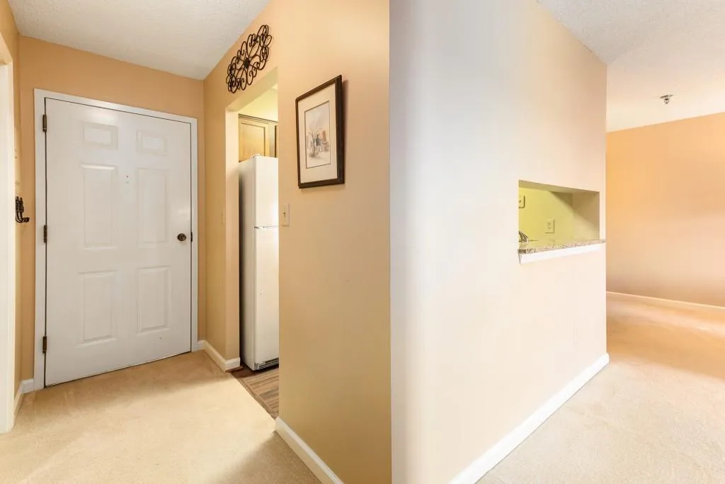 300 Johnson Ferry Road Ne Unit A1002, Sandy Springs, Georgia 30328, 1 Bedroom Bedrooms, ,1 BathroomBathrooms,Residential,Sold,300 Johnson Ferry Road Ne Unit A1002,6061427