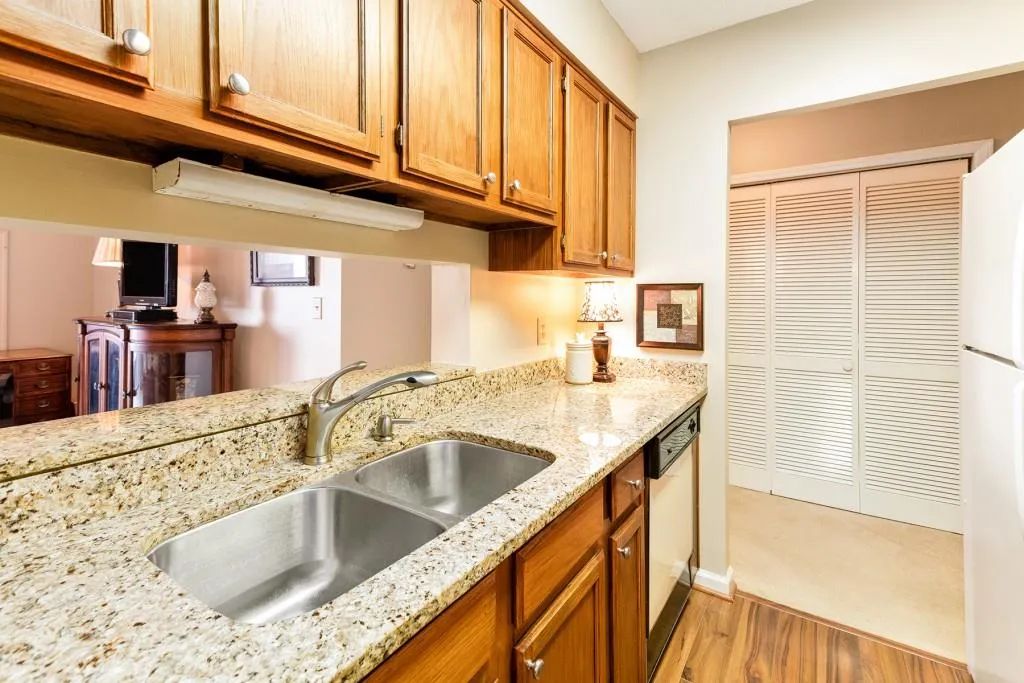 300 Johnson Ferry Road Ne Unit A1002, Sandy Springs, Georgia 30328, 1 Bedroom Bedrooms, ,1 BathroomBathrooms,Residential,Sold,300 Johnson Ferry Road Ne Unit A1002,6061427