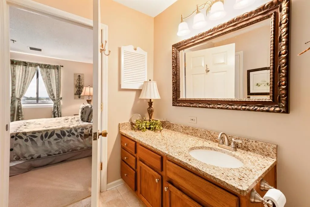 300 Johnson Ferry Road Ne Unit A1002, Sandy Springs, Georgia 30328, 1 Bedroom Bedrooms, ,1 BathroomBathrooms,Residential,Sold,300 Johnson Ferry Road Ne Unit A1002,6061427