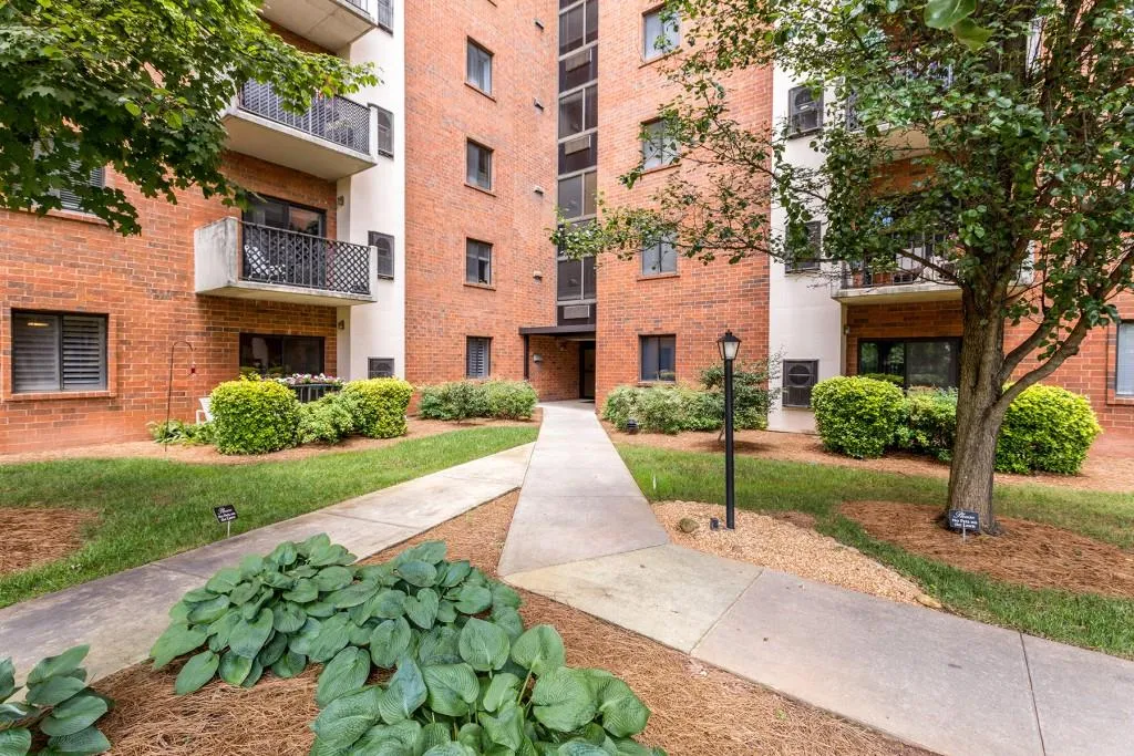 300 Johnson Ferry Road Ne Unit A1002, Sandy Springs, Georgia 30328, 1 Bedroom Bedrooms, ,1 BathroomBathrooms,Residential,Sold,300 Johnson Ferry Road Ne Unit A1002,6061427