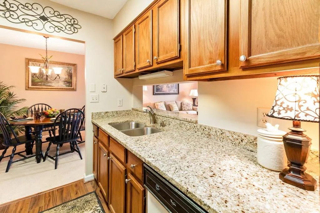 300 Johnson Ferry Road Ne Unit A1002, Sandy Springs, Georgia 30328, 1 Bedroom Bedrooms, ,1 BathroomBathrooms,Residential,Sold,300 Johnson Ferry Road Ne Unit A1002,6061427