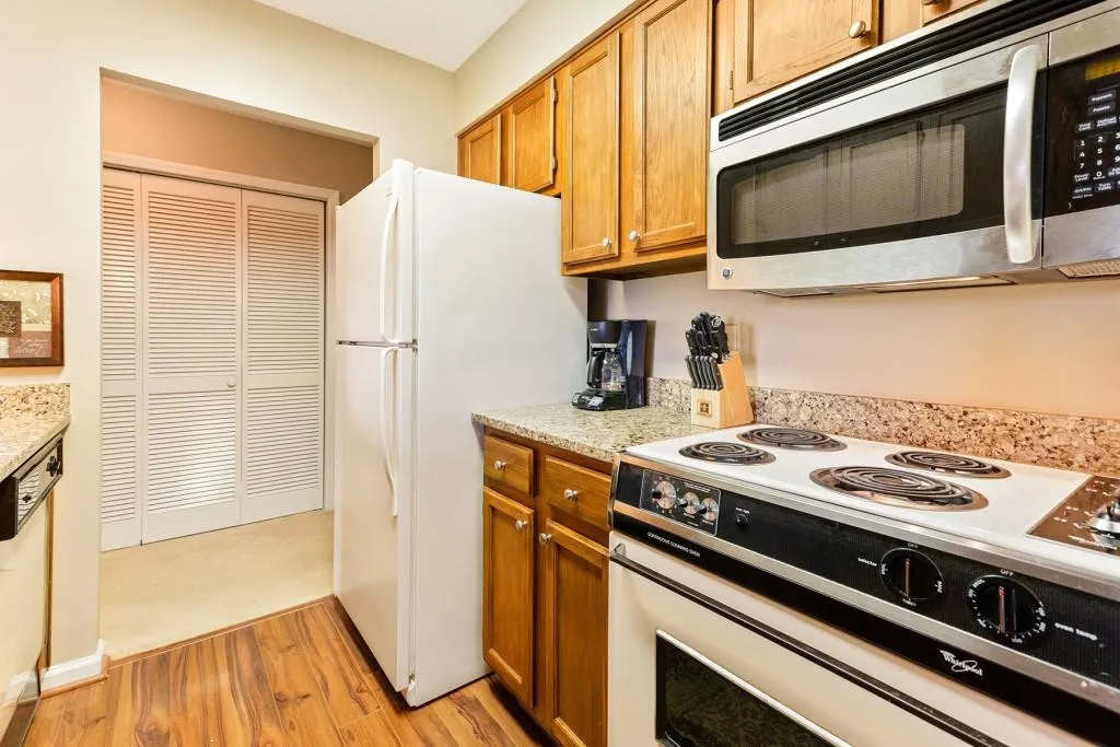 300 Johnson Ferry Road Ne Unit A1002, Sandy Springs, Georgia 30328, 1 Bedroom Bedrooms, ,1 BathroomBathrooms,Residential,Sold,300 Johnson Ferry Road Ne Unit A1002,6061427