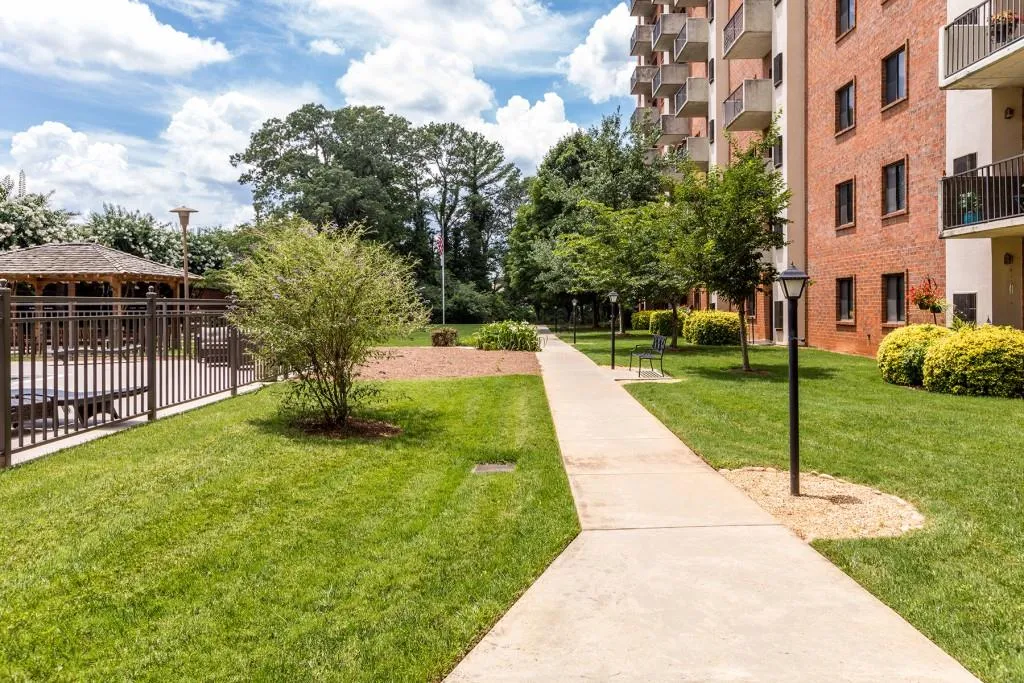 300 Johnson Ferry Road Ne Unit A1002, Sandy Springs, Georgia 30328, 1 Bedroom Bedrooms, ,1 BathroomBathrooms,Residential,Sold,300 Johnson Ferry Road Ne Unit A1002,6061427