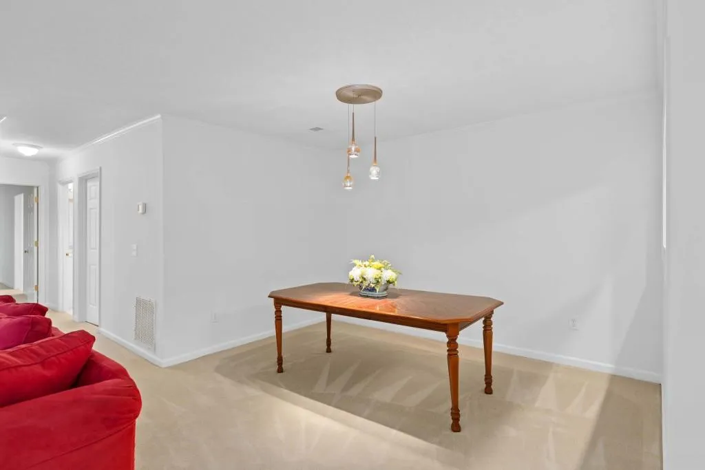 109 Bainbridge Drive, Sandy Springs, Georgia 30327, 2 Bedrooms Bedrooms, ,2 BathroomsBathrooms,Residential,For Sale,109 Bainbridge Drive,7618268