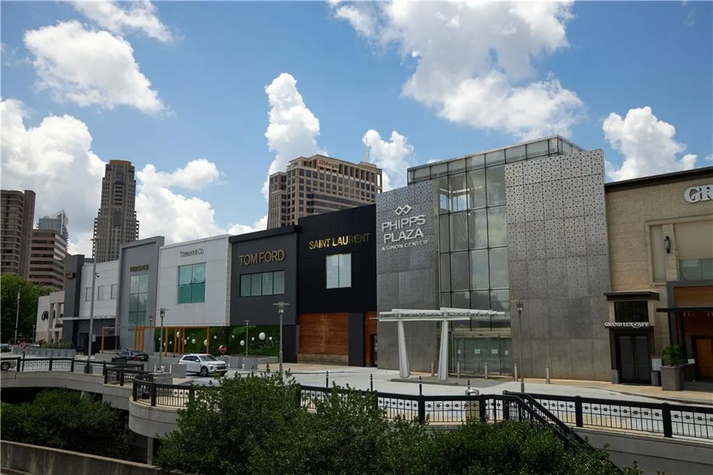 Location is close to shopping and restaurants in Buckhead and Brookhaven