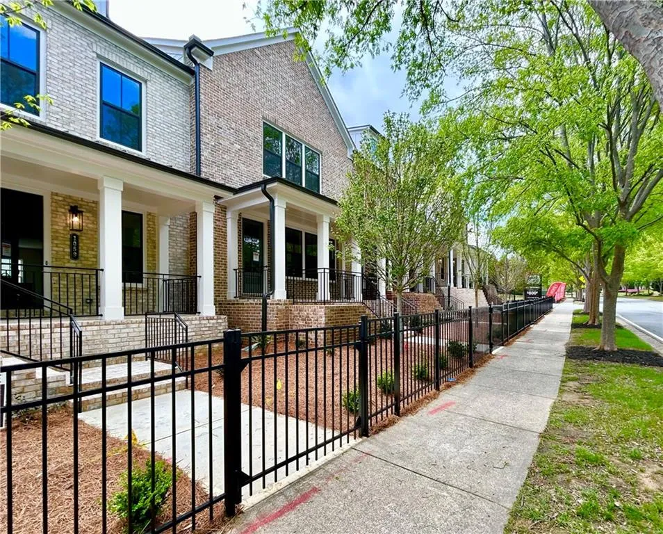1059 Dryden Lane Unit 11, Atlanta, Georgia 30319, 3 Bedrooms Bedrooms, ,3 BathroomsBathrooms,Residential,For Sale,1059 Dryden Lane Unit 11,7558405