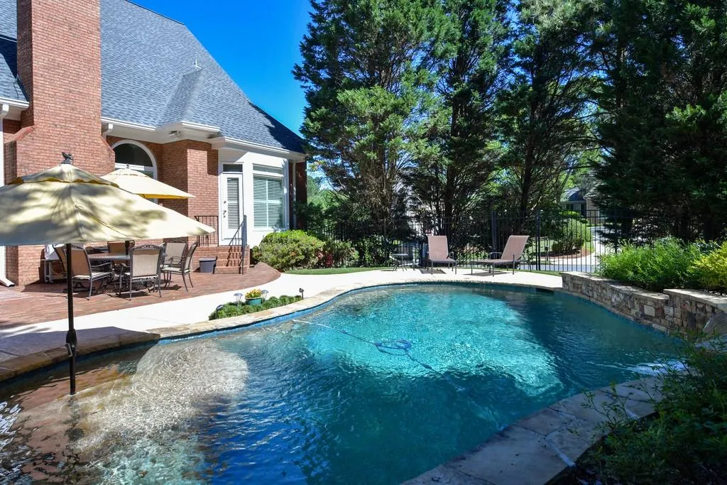 55 Saddleview Run, Sandy Springs, Georgia 30350, 5 Bedrooms Bedrooms, ,4 BathroomsBathrooms,Residential,Sold,55 Saddleview Run,6537423