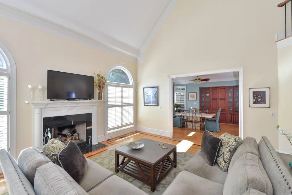 55 Saddleview Run, Sandy Springs, Georgia 30350, 5 Bedrooms Bedrooms, ,4 BathroomsBathrooms,Residential,Sold,55 Saddleview Run,6537423
