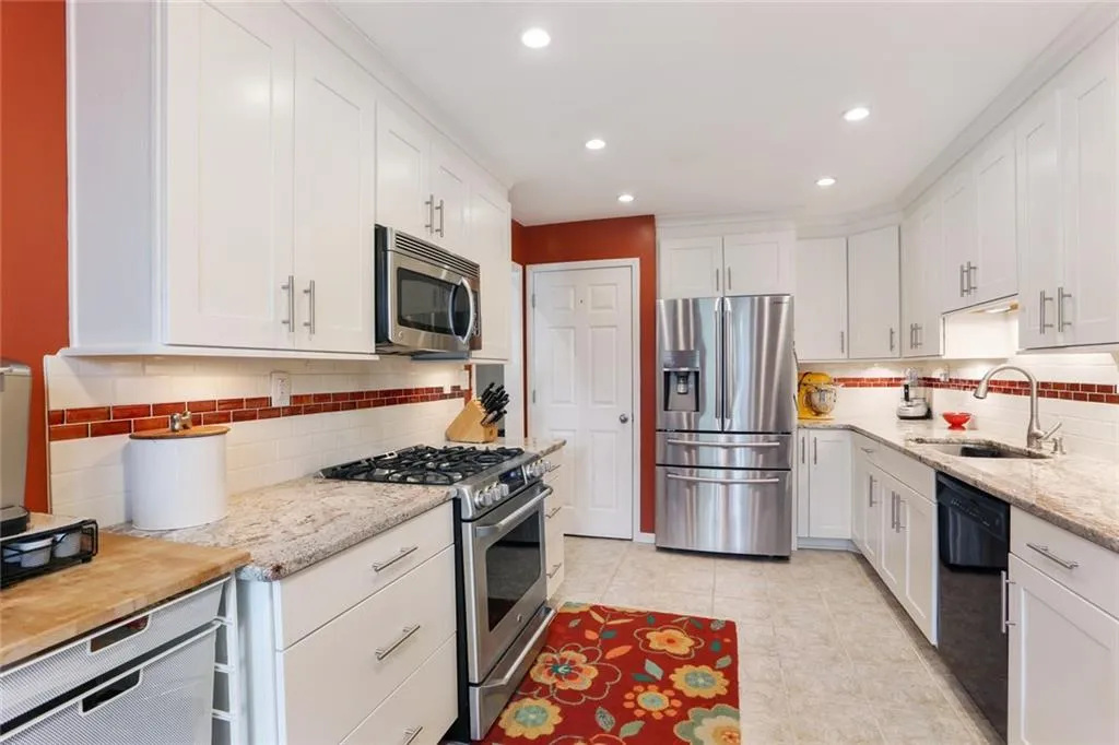 510 Garden Court Unit 510, Atlanta, Georgia 30328, 3 Bedrooms Bedrooms, ,2 BathroomsBathrooms,Residential,Sold,510 Garden Court Unit 510,6090388