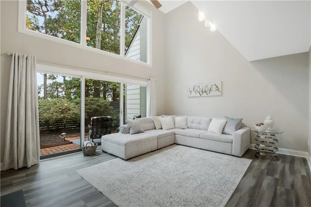 73 Forrest Place, Atlanta, Georgia 30328, 3 Bedrooms Bedrooms, ,2 BathroomsBathrooms,Residential,Sold,73 Forrest Place,6802080
