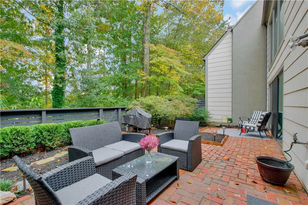 73 Forrest Place, Atlanta, Georgia 30328, 3 Bedrooms Bedrooms, ,2 BathroomsBathrooms,Residential,Sold,73 Forrest Place,6802080